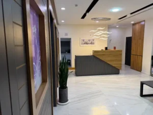 واگذاری مطب پوست، مو و زیبایی با تجهیزات و دستگاه در میدان امام خمینی پردیس