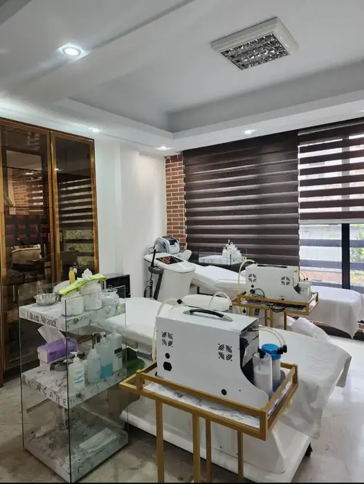 استخدام پزشک عمومی جهت حوزه زیبایی کلینیک در امانیه تهران