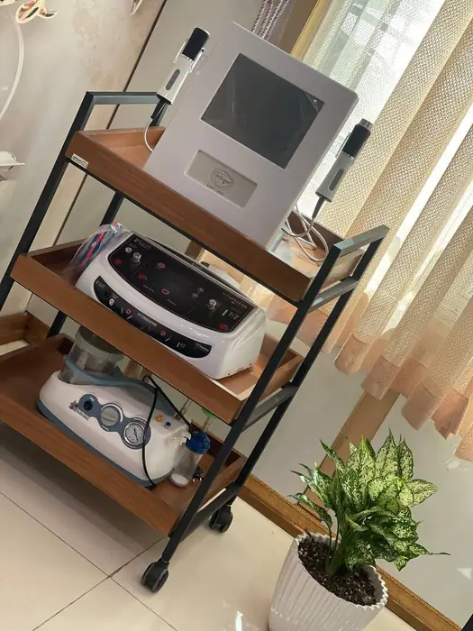 فروش تخت، ترالی و صندلی کاملا نو جهت مطب