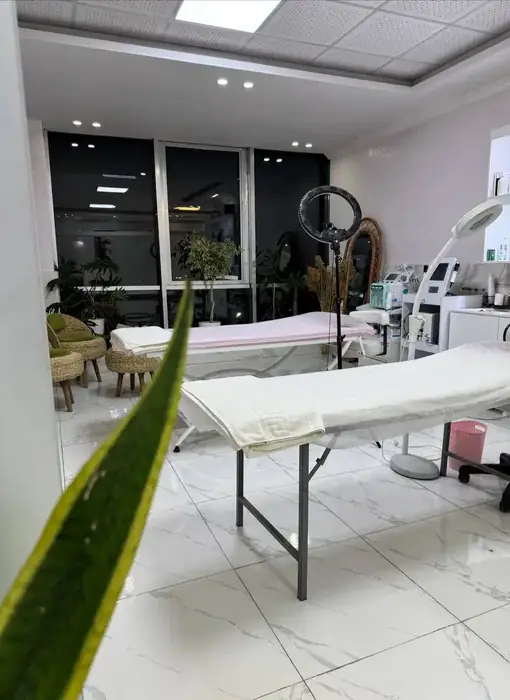 استخدام پزشک مسلط به تزریقات زیبایی جهت مطب لوکس در ارومیه