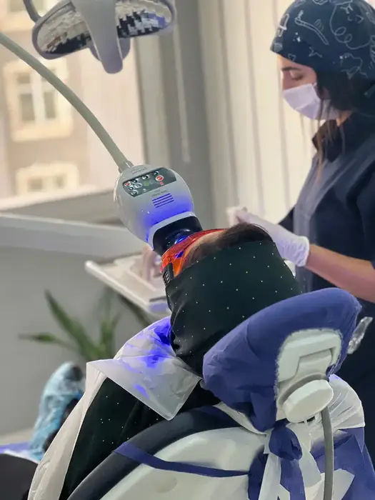 استخدام دستیار دندانپزشک و منشی جهت مطب در ونک تهران