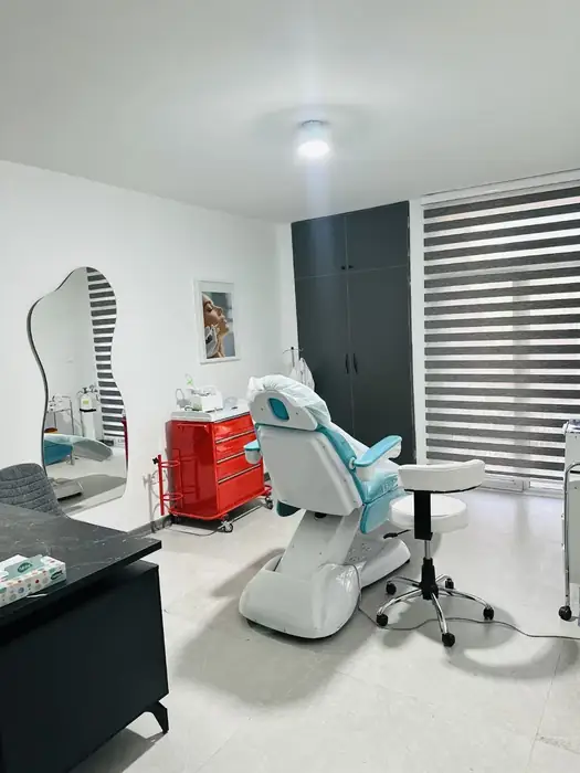 استخدام پزشک عمومی مسلط به انجام خدمات زیبایی جهت مطب پوست و مو در کرج