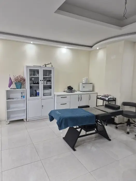 استخدام پزشک زیبایی جهت لاین مراقبت از پوست و لیزر در کرج