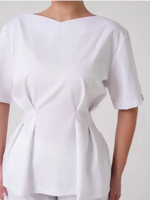 پزشک عمومی هستم آماده همکاری با مراکز درمانی و زیبایی در تهران