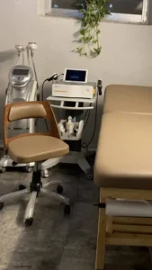 فروش تخت، ترالی و صندلی کاملا نو جهت مطب