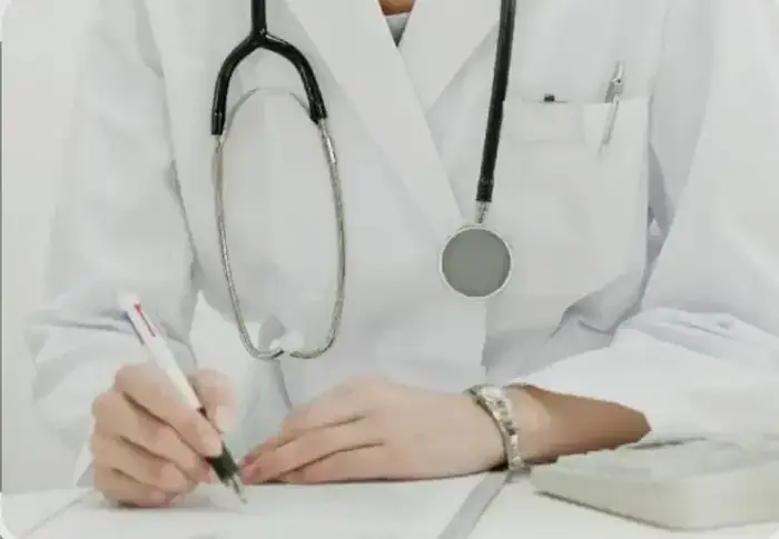 استخدام پزشک عمومی جهت کلینیک زیبایی در خرم‌آباد