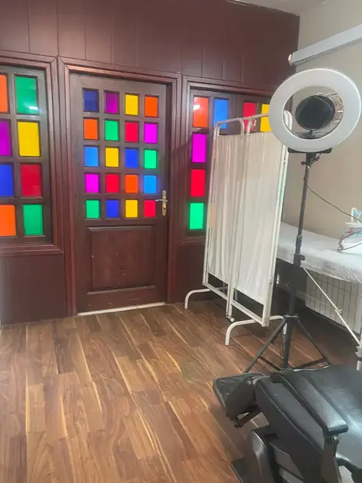 استخدام پزشک عمومی مسلط به امور زیبایی جهت مطب در کرج