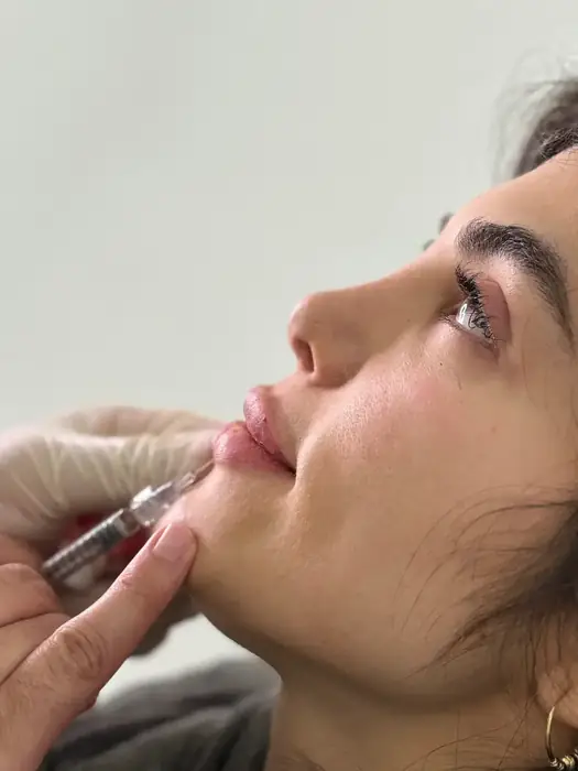 استخدام پزشک دارای پروانه جهت کلینیک زیبایی مجهز واقع در کیانپارس اهواز