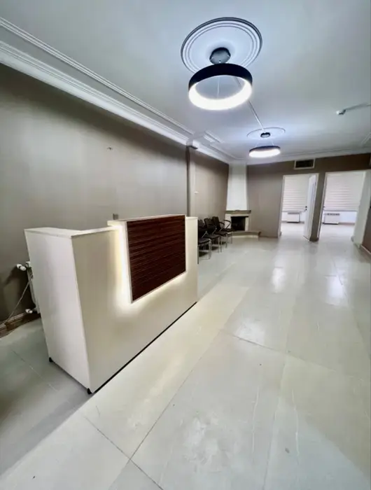 اجاره واحد 90 متری بازسازی شده واقع در ساختمان پزشکان در شرق تهران
