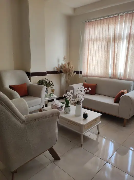 اجاره اتاق مشاوره مبله واقع در ساختمان پزشکان ابن‌سینا محدوده بلوار گلها کرمانشاه