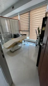 اجاره اتاق 6متری از کلینیک زیبایی واقع در جنت آباد جنوبی تهران