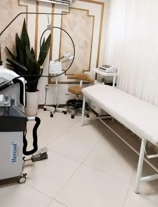 استخدام منشی خانم و دستیار پزشک جهت کلینیک پوست و مو در قم