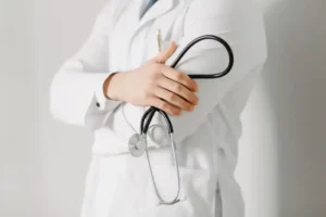 استخدام پزشک متخصص پوست و مو جهت کلینیک معتبر در ونک تهران