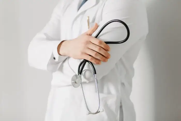 استخدام پزشک متخصص پوست و مو جهت کلینیک معتبر در ونک تهران