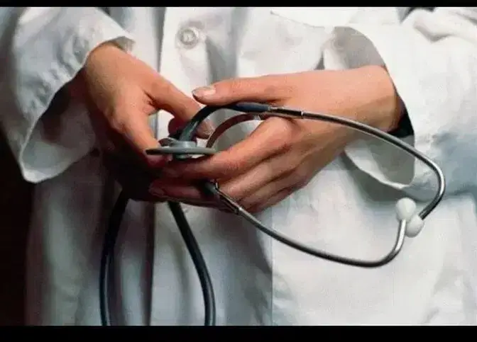 استخدام پزشک عمومی به عنوان مسئول فنی کلینیک زیبایی در کرمانشاه