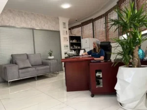 استخدام فیشیال‌کار حرفه‌ای جهت کلینیک زیبایی در صادقیه تهران